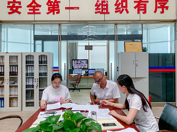 6月20日，運(yùn)行指揮中心協(xié)同各保障單位組織開展了2019年大面積航班延誤應(yīng)急處置演練。.png
